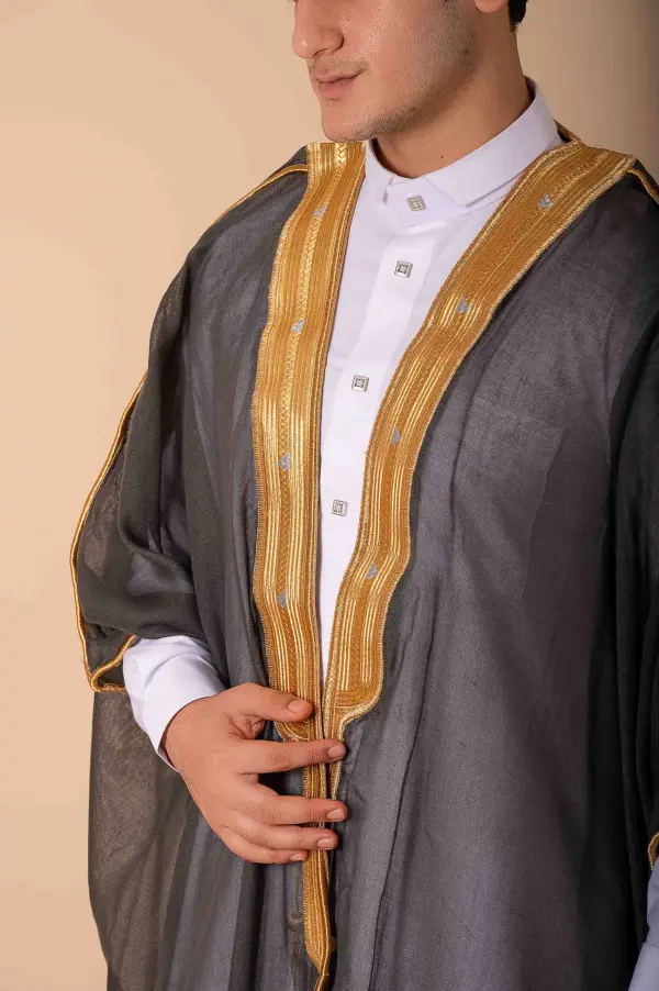 Luxury Dark Grey Arabic Bisht for Men with Gold Zari Edge Embroidery – Premium Lightweight Open-Front Cloak - Image 4 - Ruby Online