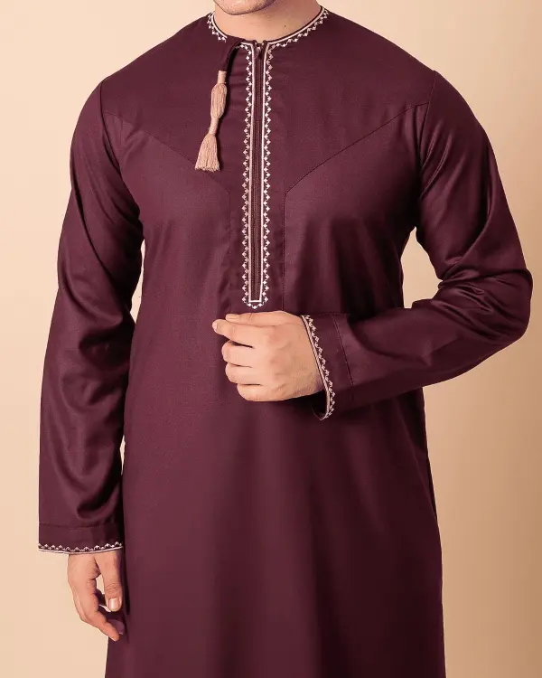 Maroon Omani Thobe with White Geometric Embroidery & Tassel - Image 3 - Ruby Online