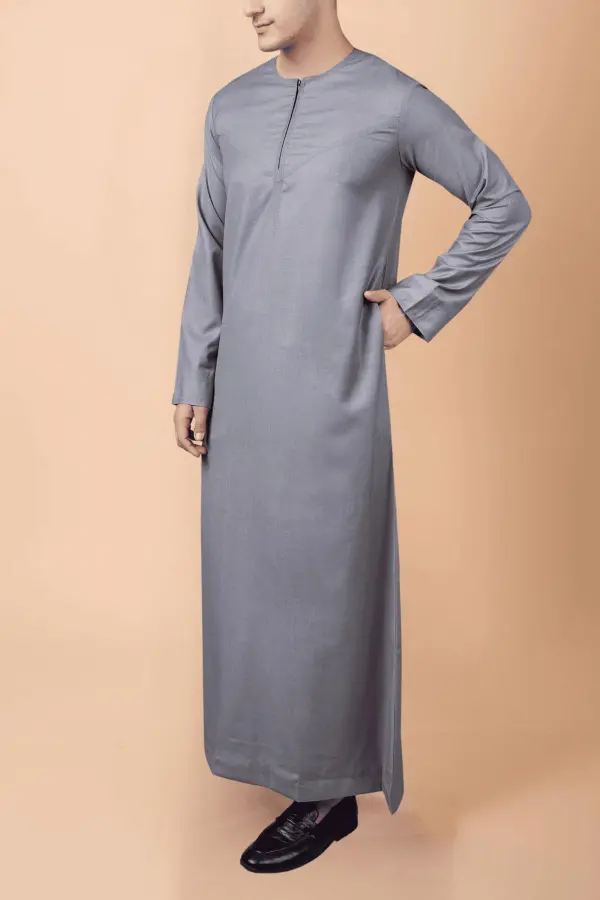 Modern Light Grey Zip-Neck Thobe for Men – Minimal Classic Design - Image 3 - Ruby Online