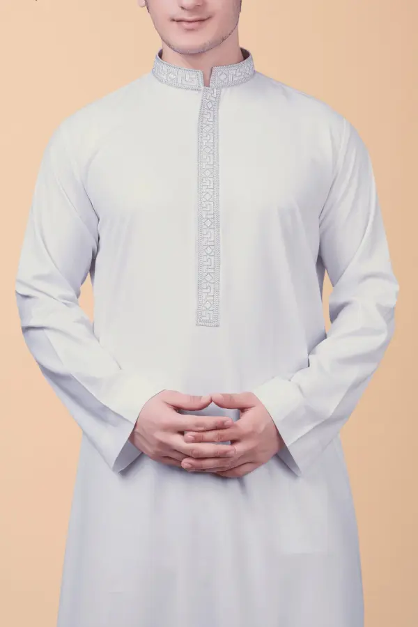 Pure White Men’s Thobe with Silver Geometric Embroidery Strip - Image 3 - Ruby Online