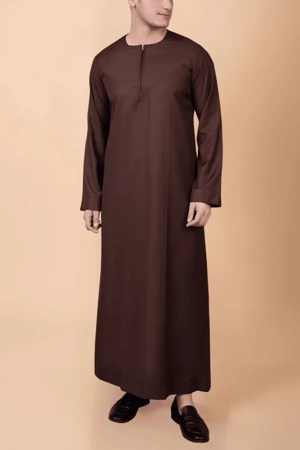 Modern Deep Brown Zip-Neck Thobe for Men – Minimal Classic Design
