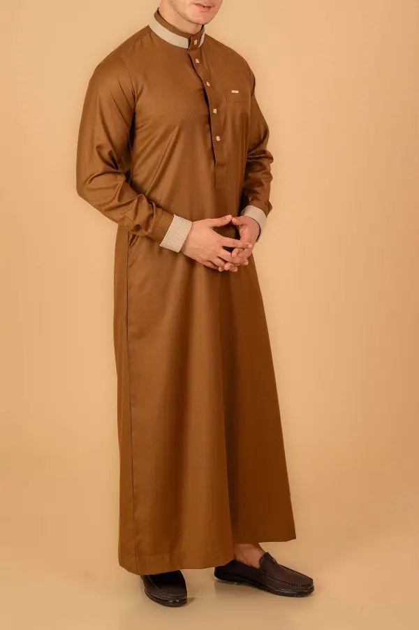 Copper Brown Contrast Collar Thobe – Modern Buttoned Men’s Islamic Wear