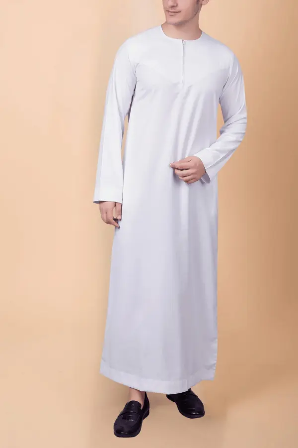 Pure White Modern Zip-Neck Thobe – Minimalist Classic Men’s Islamic Wear - Image 2 - Ruby Online