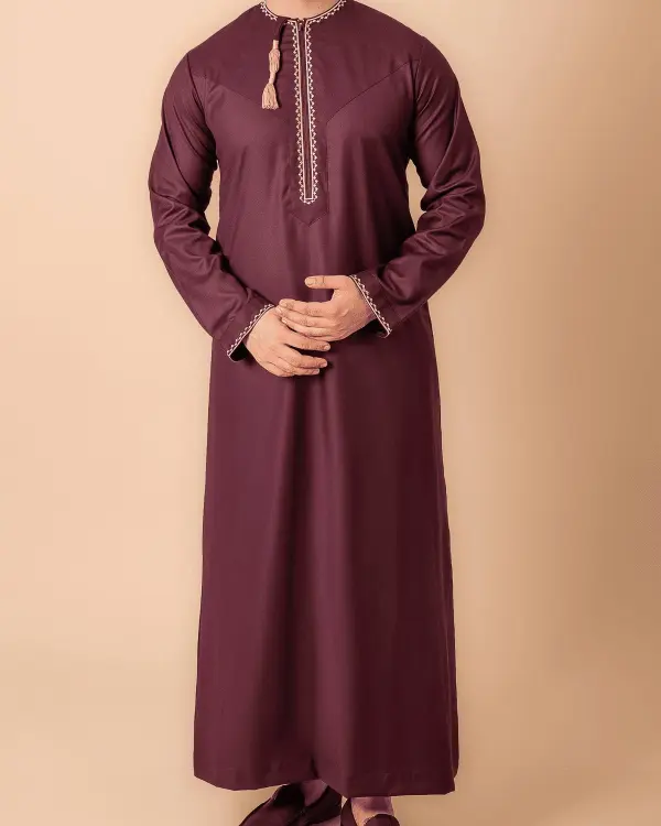 Maroon Omani Thobe with White Geometric Embroidery & Tassel - Image 2 - Ruby Online