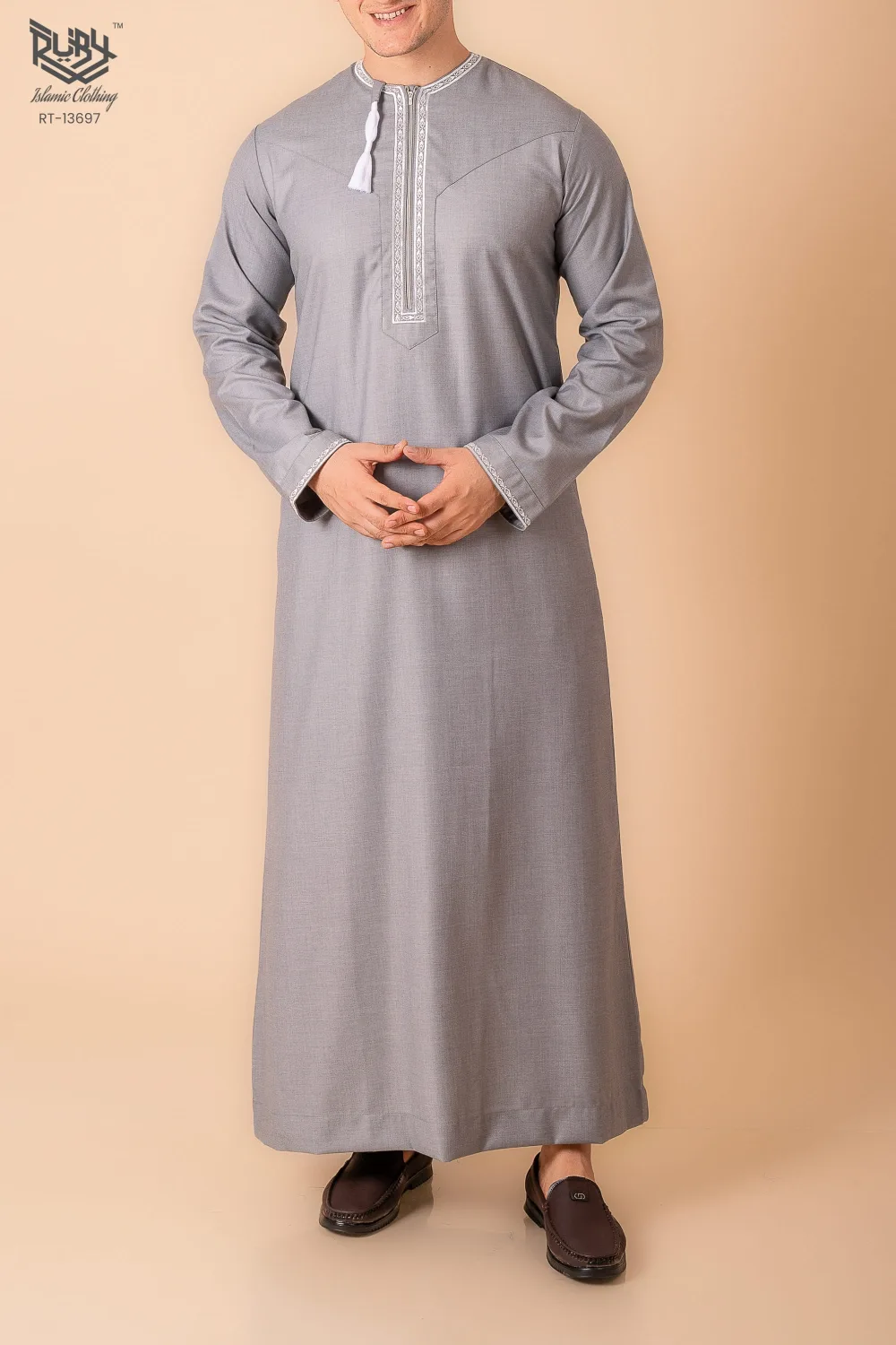 Light Grey Omani Thobe with White Geometric Embroidery & Tassel - Image 2 - Ruby Online