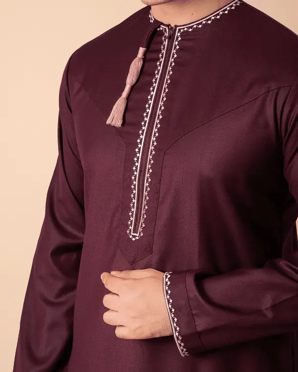 Maroon Omani Thobe with White Geometric Embroidery & Tassel - Image 4 - Ruby Online