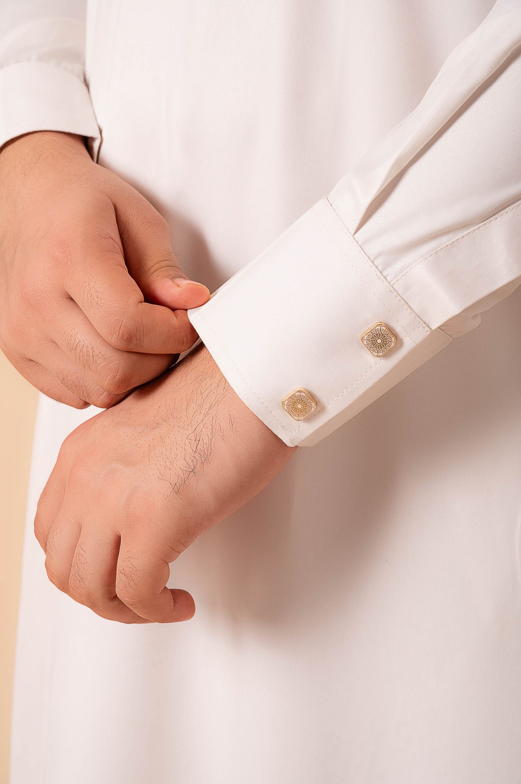 Premium Cream White Classic Thobe with Pleated Front Panel & Band Collar - Image 9 - Ruby Online